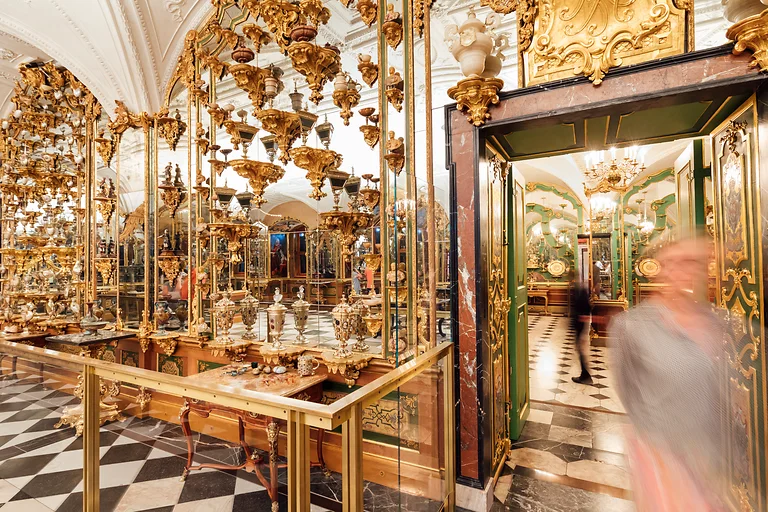 Grünes Gewölbe im Residenzschloss Dresden mit barocken Kunstschätzen der sächsischen Hofkultur.
