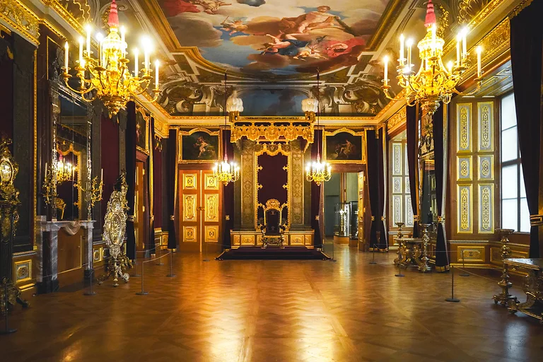 Blick in das Audienzgemach der Königlichen Paraderäume Augusts des Starken im Residenzschloss Dresden.