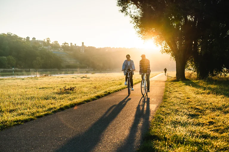 Mit dem Fahrrad unterwegs auf dem Elbradweg