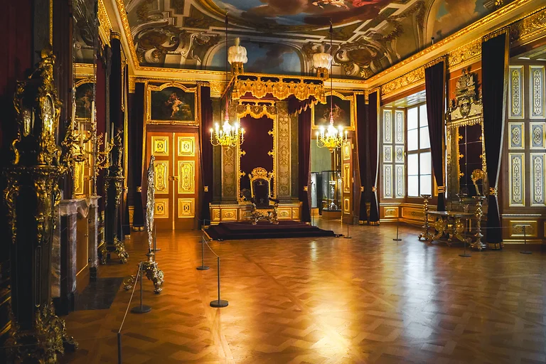 Rekonstruiertes Paradeappartement Augusts des Starken im Residenzschloss Dresden mit originalen Kunstwerken.