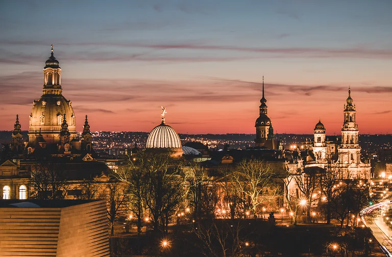 Die Altstadt von Dresden bei Nacht.