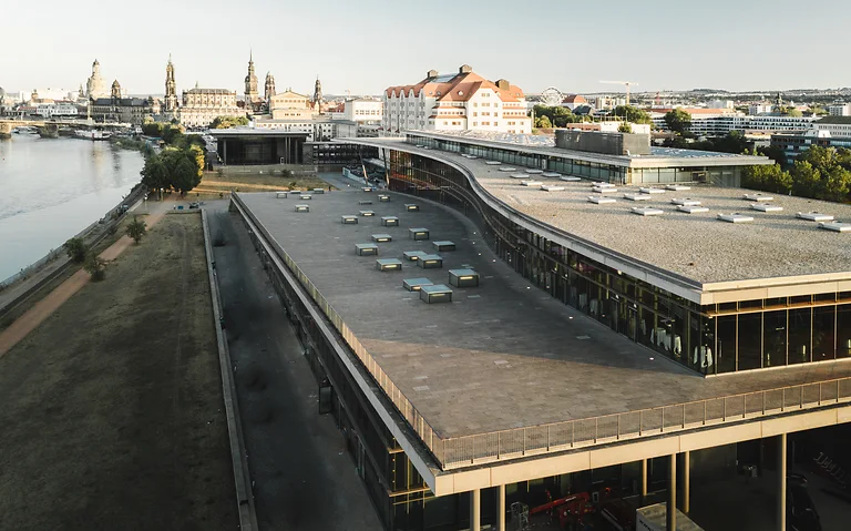 Blick von oben auf das Kongresszentrum.